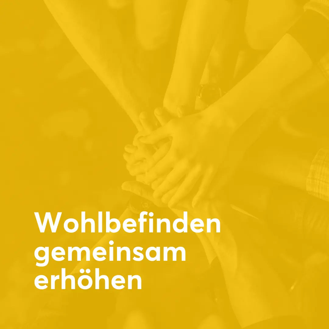 Icon „Wohlbefinden gemeinsam erhöhen“ mit gelbem Hintergrund und Team Hände übereinander als Symbol für mehr Wertschätzung, Zusammenhalt und ein gesundes Miteinander, Erfolgsimpulse GmbH.